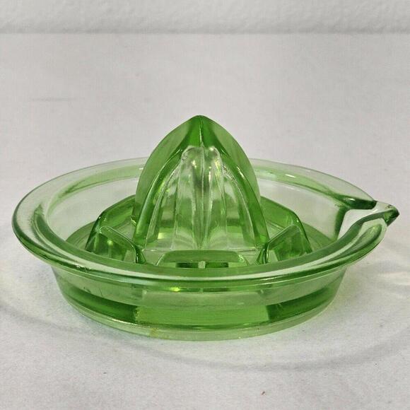 Vintage UV Uranium Green Glass Fruit Reamer Juicer - Picture 4 of 15